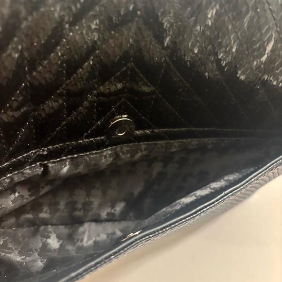 KARL LAGERFELD Paris Agyness shoulder Bag with Silver Tone Chain Straps - Picture 5 of 12